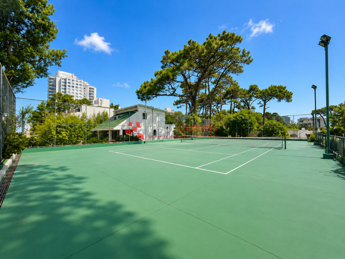 Apartamento ID.2003 - VENTA - Apartamento en venta de 3 dormitorios en Punta del Este