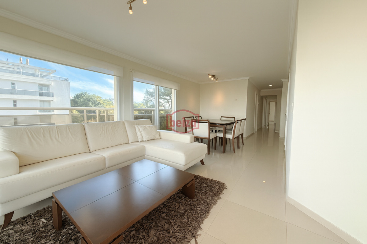 Apartamento en venta de 3 dormitorios en Playa Brava Punta del Este - BZA167059A