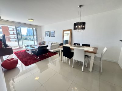 VENTA DE APARTAMENTO DE 2 DORMITORIOS Y MEDIO EN EDIFICIO FOREST TOWER II PUNTA DEL ESTE 