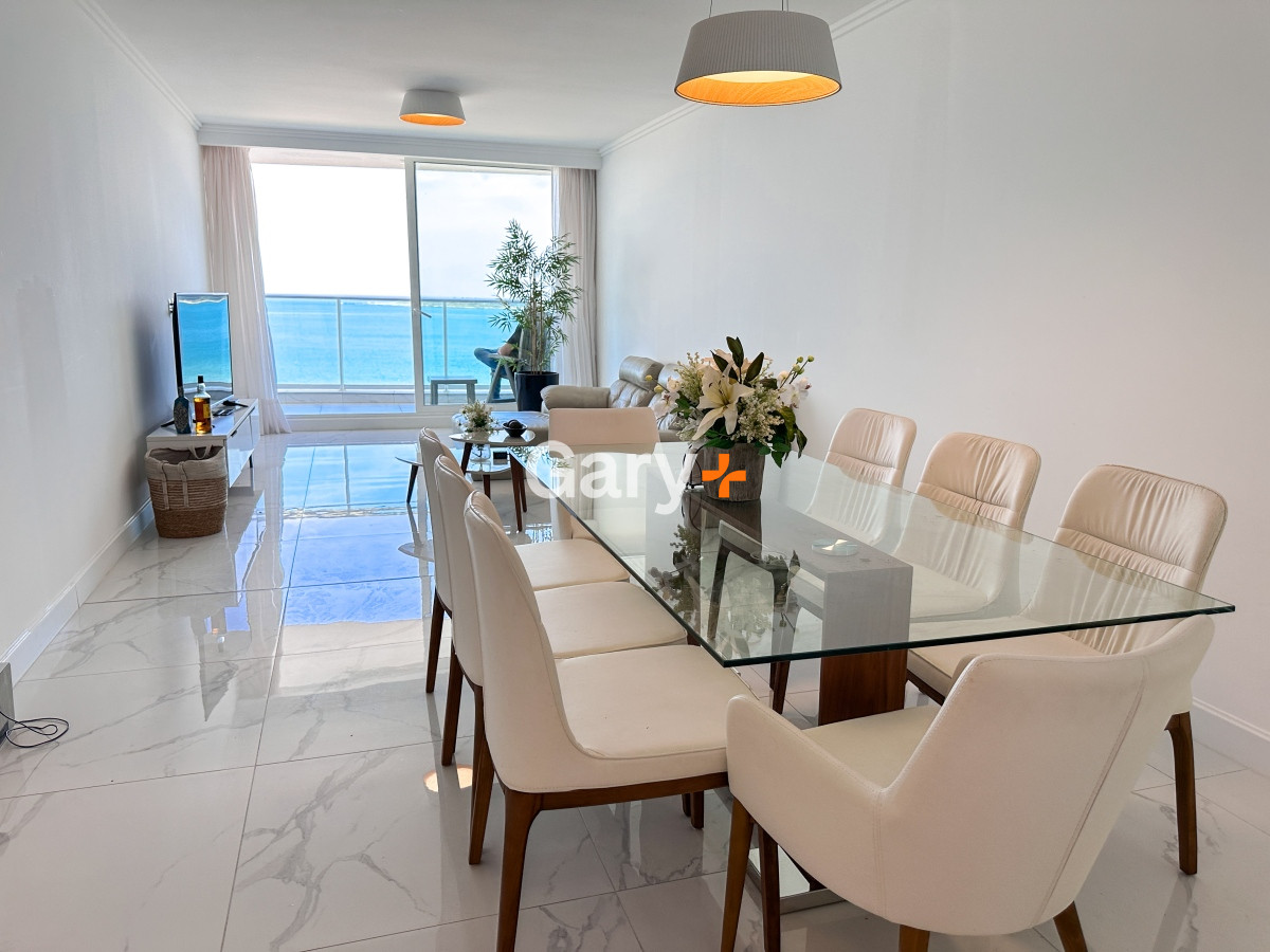 Apartamento de 3 dormitorios en venta en Punta del Este