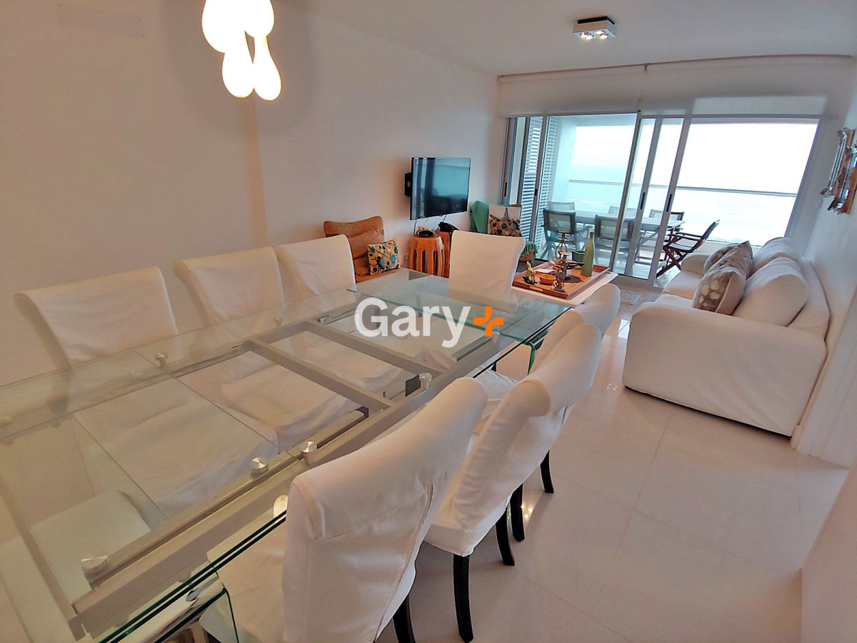Torre de Categoría a metros del mar con amplios amenities.
