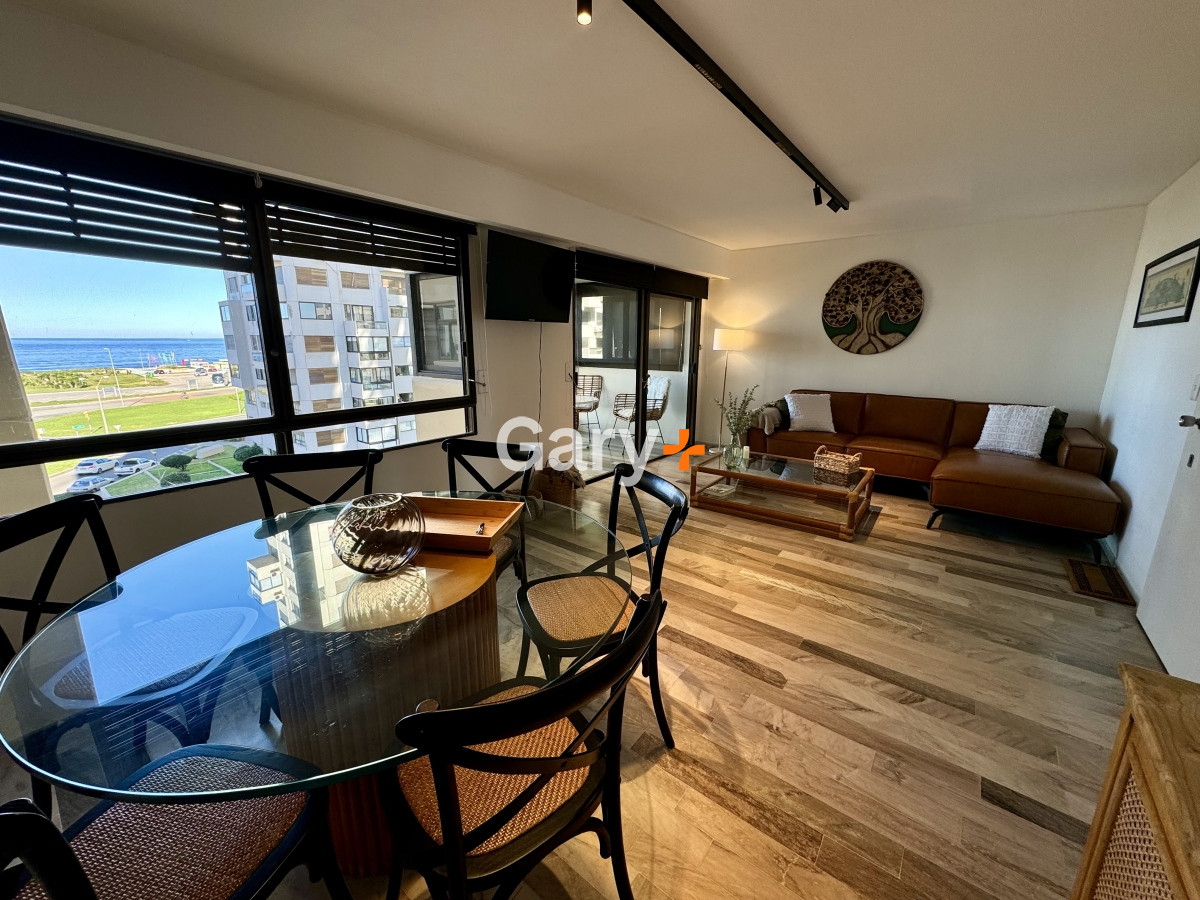 Apartamento en venta 3 dormitorios 2 baños en primera liena de playa brava  Punta del Este 