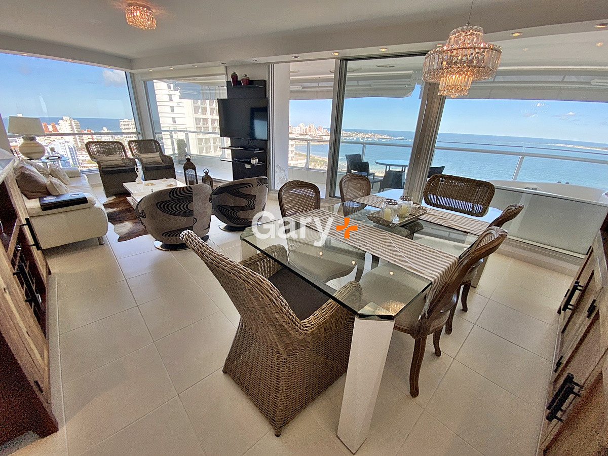 Apartamento en venta de 3 dormitorios y 3 baños en Punta del Este