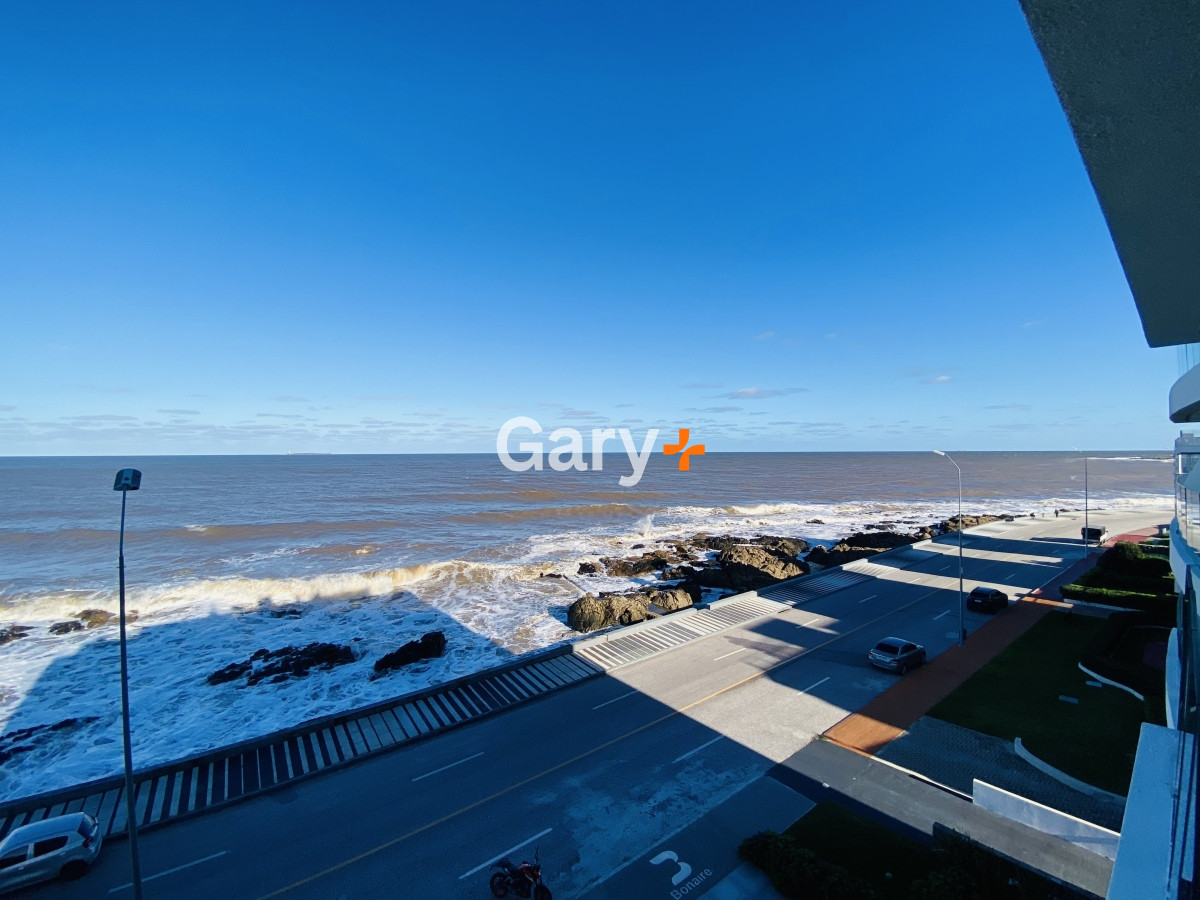 Apartamento ID.27420 - Apartamento en venta de 3 dormitorios en Punta del Este, peninsula frente al mar