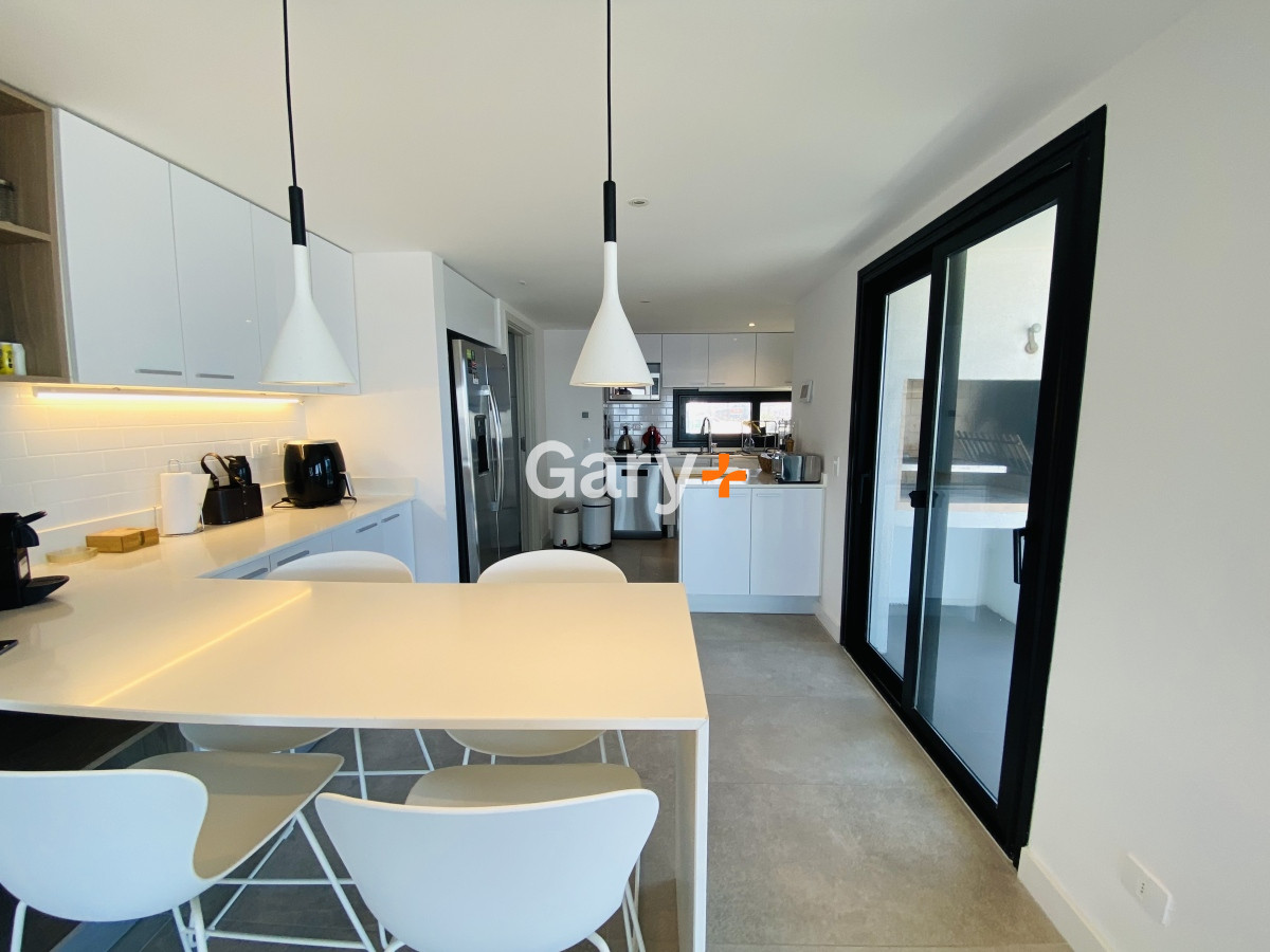 Apartamento ID.27420 - Apartamento en venta de 3 dormitorios en Punta del Este, peninsula frente al mar