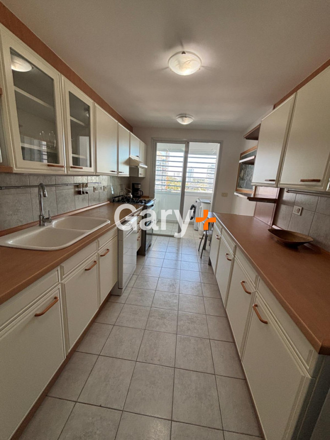 Apartamento ID.11015 - Apartamento en alquiler de 3 dormitorios y dependencia frente al mar en Playa Brava Punta del Este