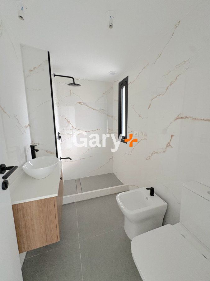 Apartamento ID.27642 - Apartamento en venta frente al mar de 3 dormitorios en suite, Punta del Este 