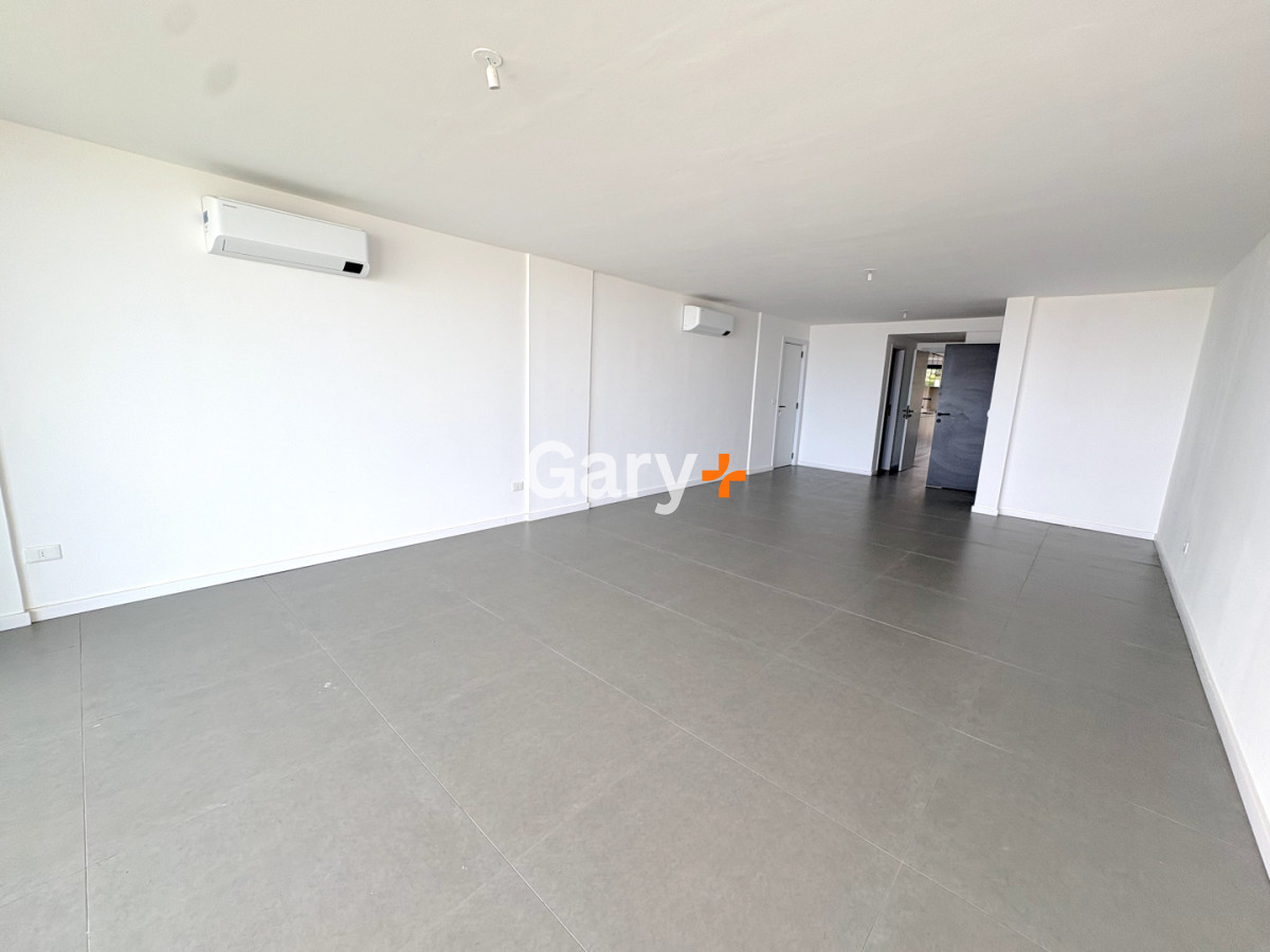 Apartamento ID.27642 - Apartamento en venta frente al mar de 3 dormitorios en suite, Punta del Este 