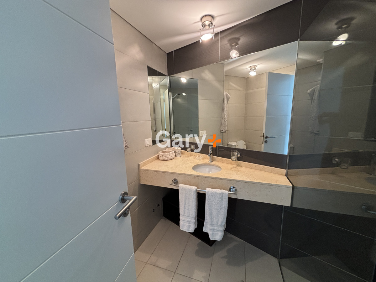 Apartamento ID.3600 - Apartamento en venta y alquiler temporario  3 dormitorios en Playa Brava, Punta del Este