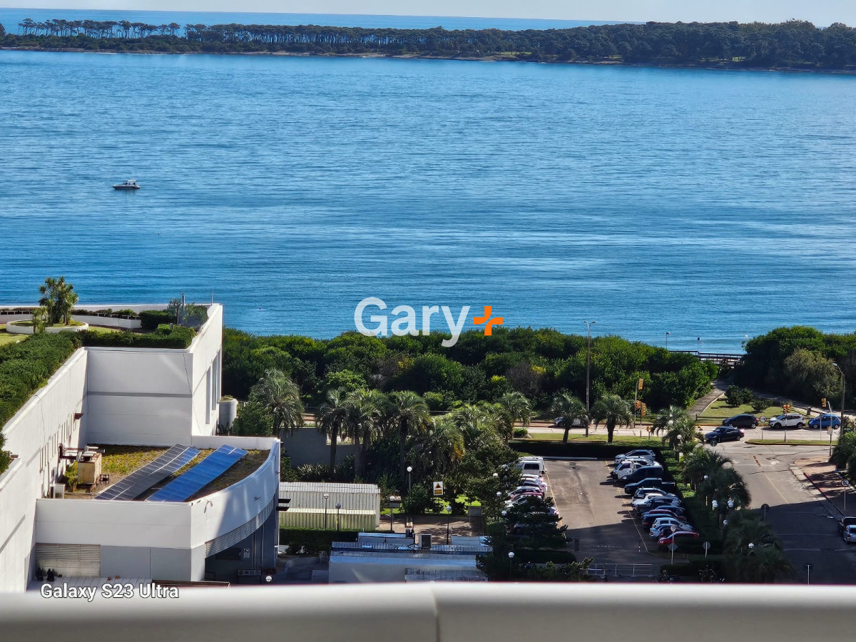 Apartamento ID.26317 - Apartamento de 2 dormitorios playa mansa Punta del Este con vista al mar
