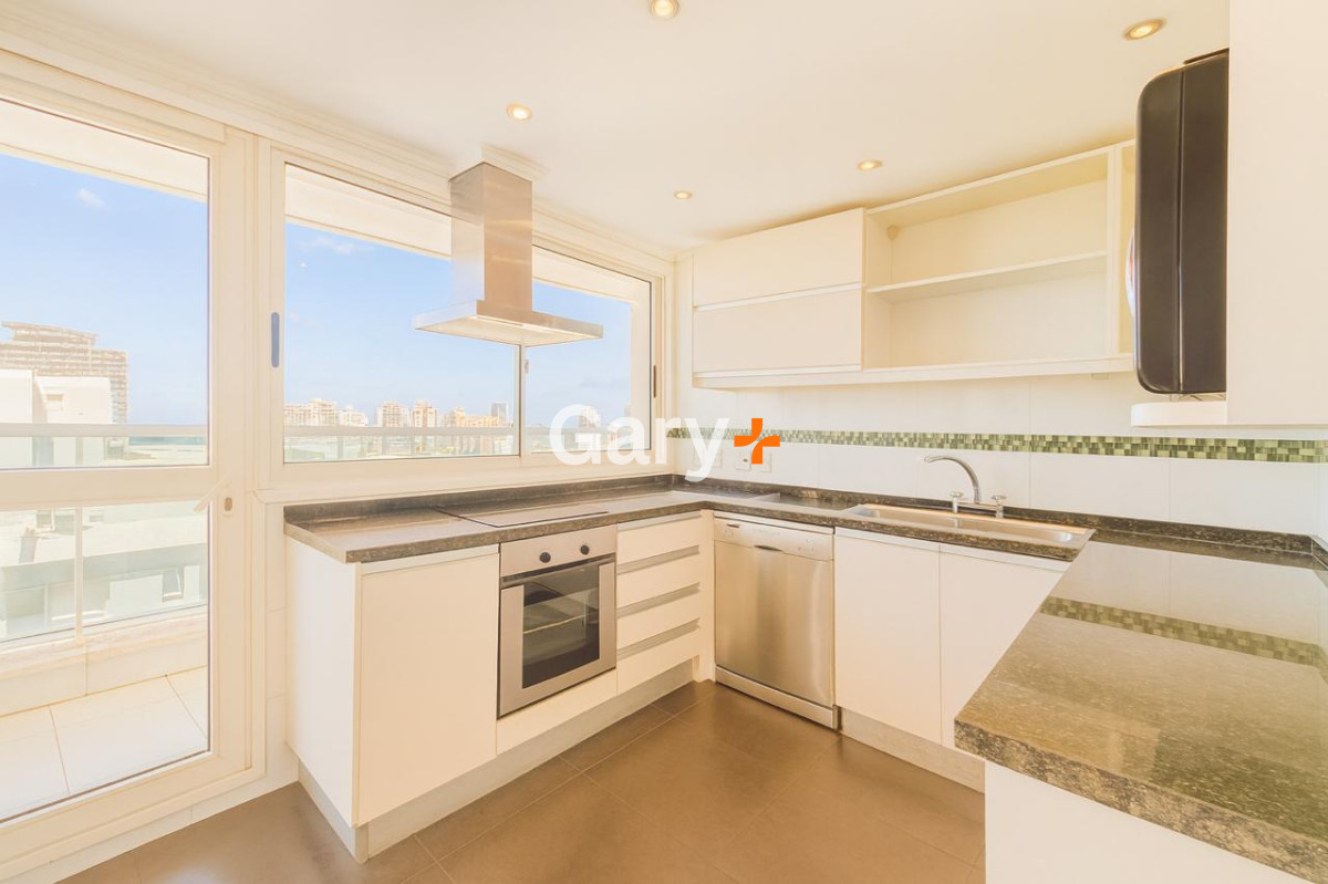 Apartamento ID.28772 - Apartamento en venta, 3 dormitorios y dependencia de servicio, Playa Mansa