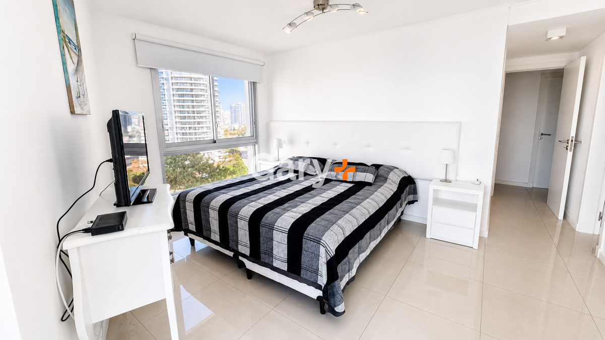 Apartamento ID.3600 - Apartamento en venta y alquiler temporario  3 dormitorios en Playa Brava, Punta del Este