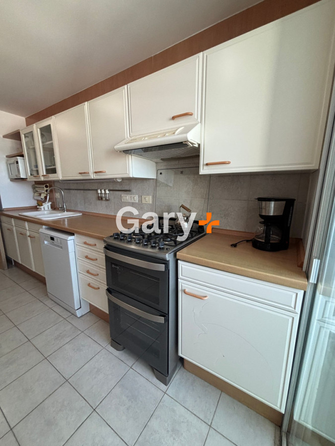 Apartamento ID.11015 - Apartamento en alquiler de 3 dormitorios y dependencia frente al mar en Playa Brava Punta del Este