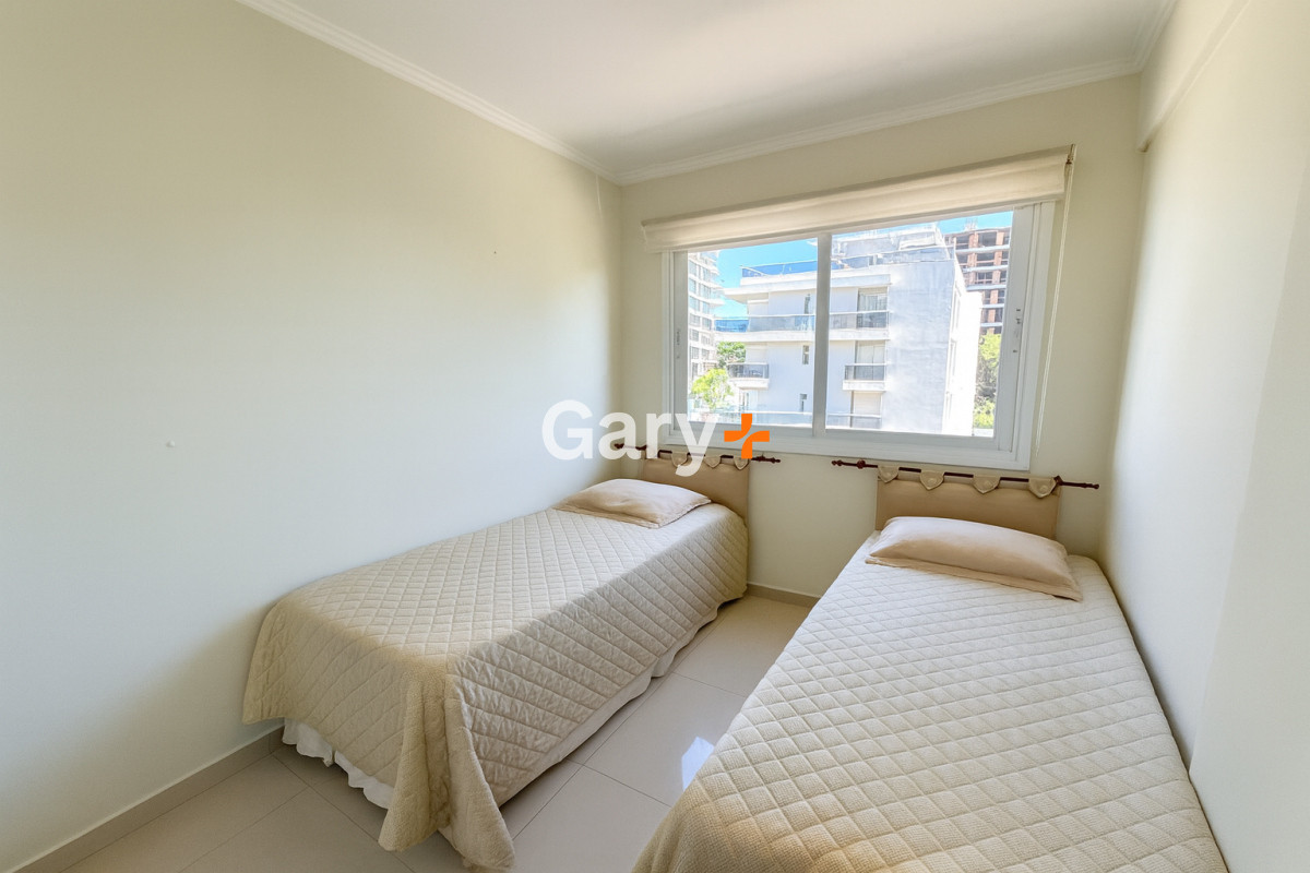 Apartamento ID.28600 - 3 dormitorios a 100 metros del mar – Playa Brava – U$S 305.000