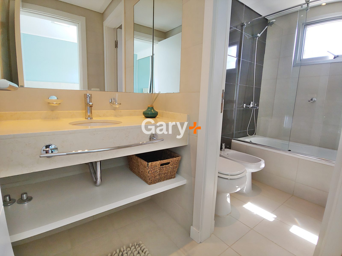 Apartamento ID.1455 - Apartamento en venta Pent House de 4 dormitorios en Playa Brava, Punta del Este