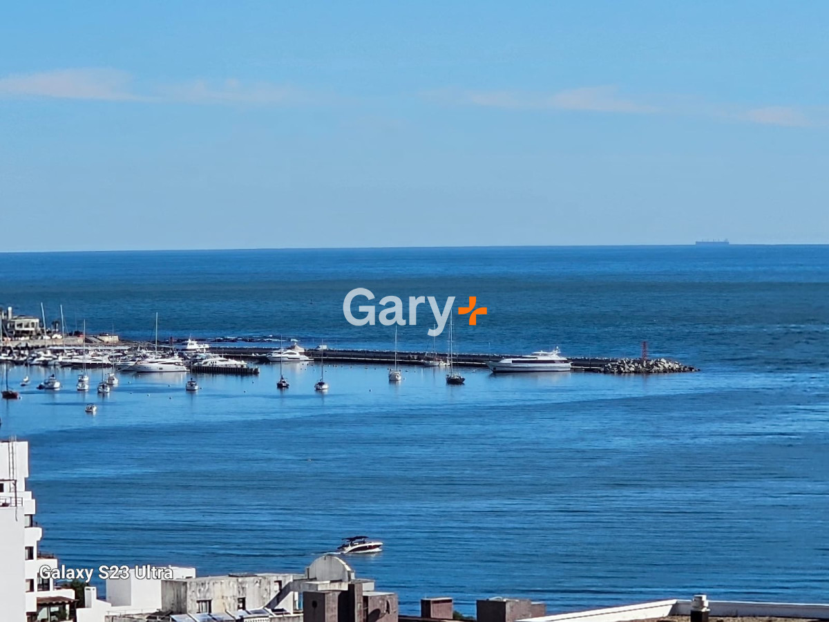 Apartamento ID.26317 - Apartamento de 2 dormitorios playa mansa Punta del Este con vista al mar
