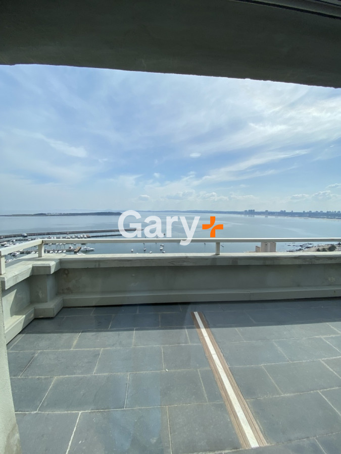 Apartamento ID.555 - Espectacular Penthouse en Alquiler y venta Fte al puerto
