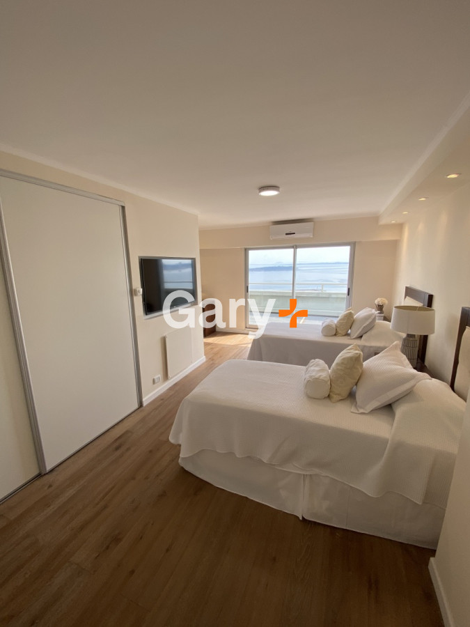 Apartamento ID.555 - Espectacular Penthouse en Alquiler y venta Fte al puerto