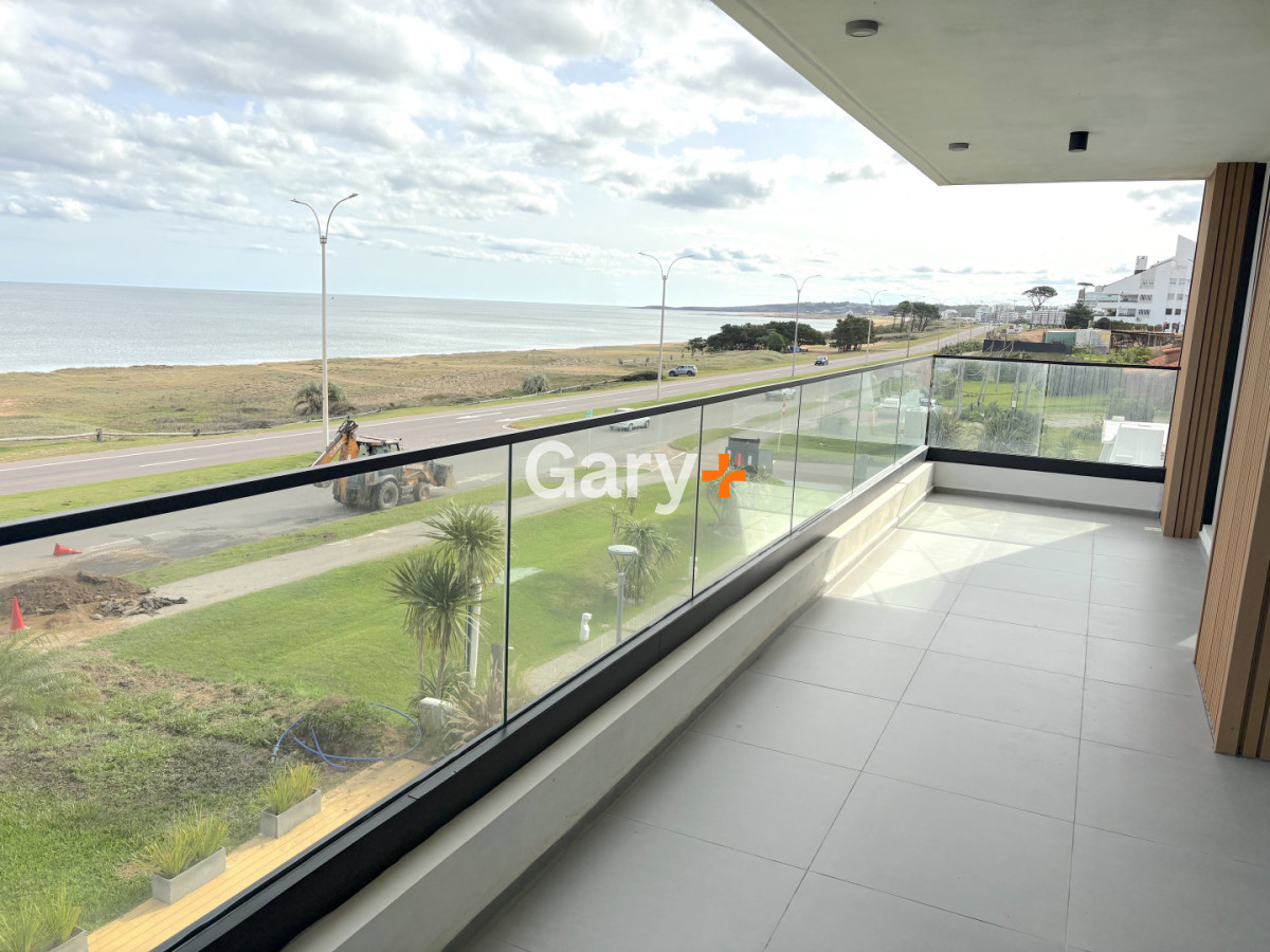 Apartamento ID.27642 - Apartamento en venta frente al mar de 3 dormitorios en suite, Punta del Este 