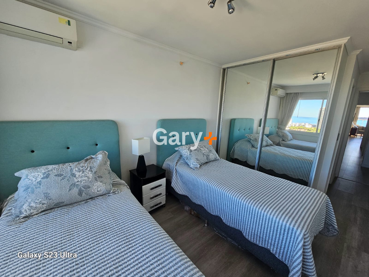 Apartamento ID.26317 - Apartamento de 2 dormitorios playa mansa Punta del Este con vista al mar