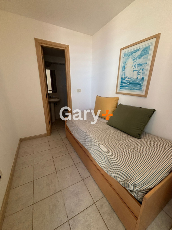 Apartamento ID.11015 - Apartamento en alquiler de 3 dormitorios y dependencia frente al mar en Playa Brava Punta del Este