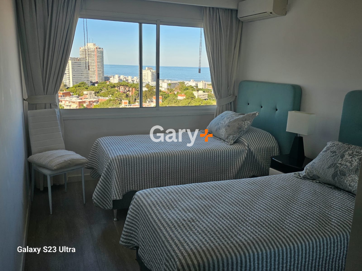 Apartamento ID.26317 - Apartamento de 2 dormitorios playa mansa Punta del Este con vista al mar