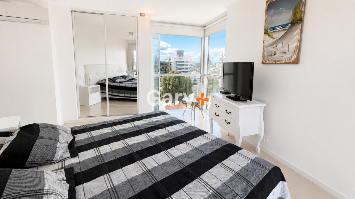 Apartamento ID.3600 - Apartamento en venta y alquiler temporario  3 dormitorios en Playa Brava, Punta del Este