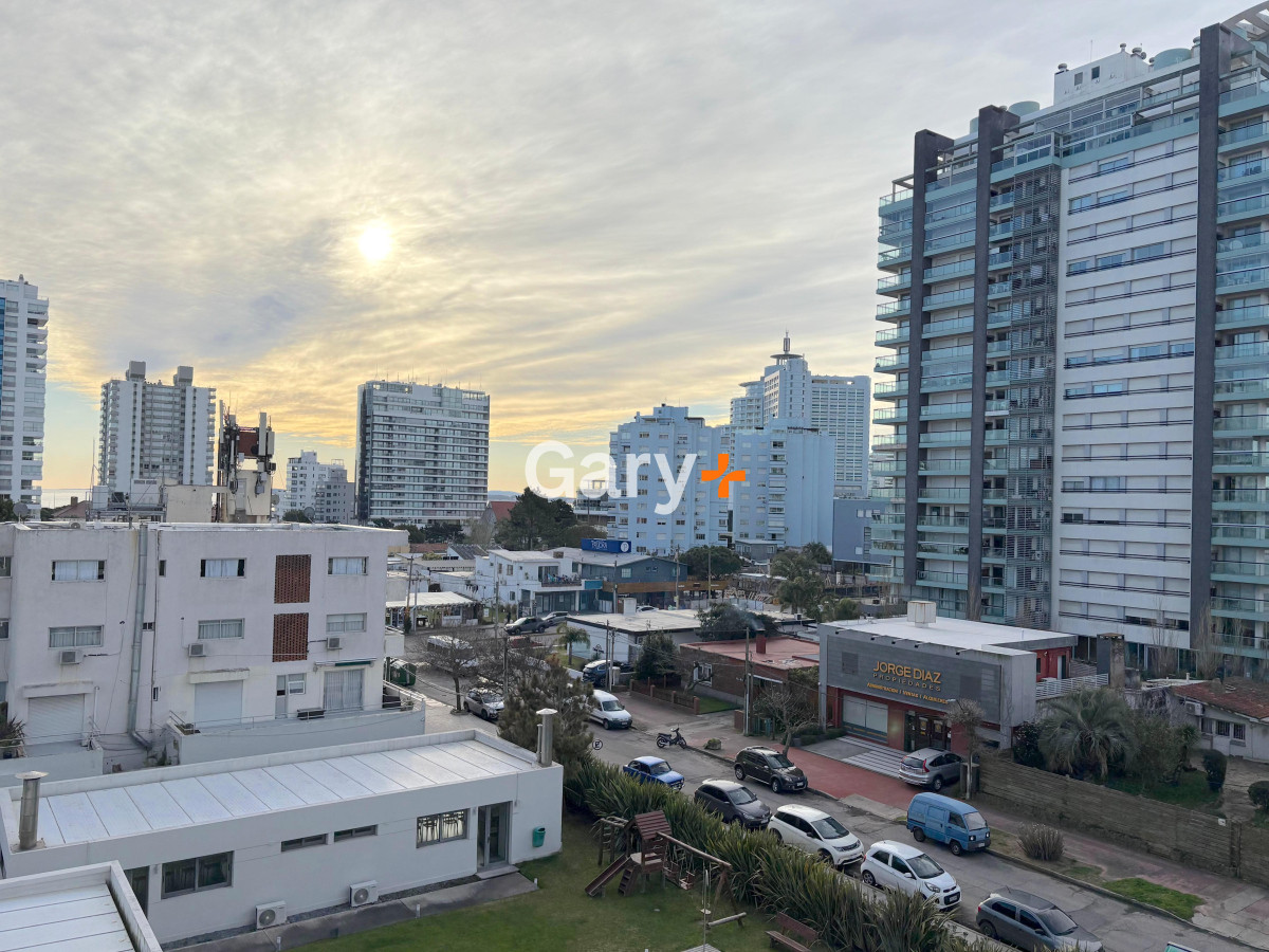 Apartamento ID.28799 - Apartamento de 1 dormitorio y medio en venta en Aidy Gril, Playa Brava y Mansa Punta del Este