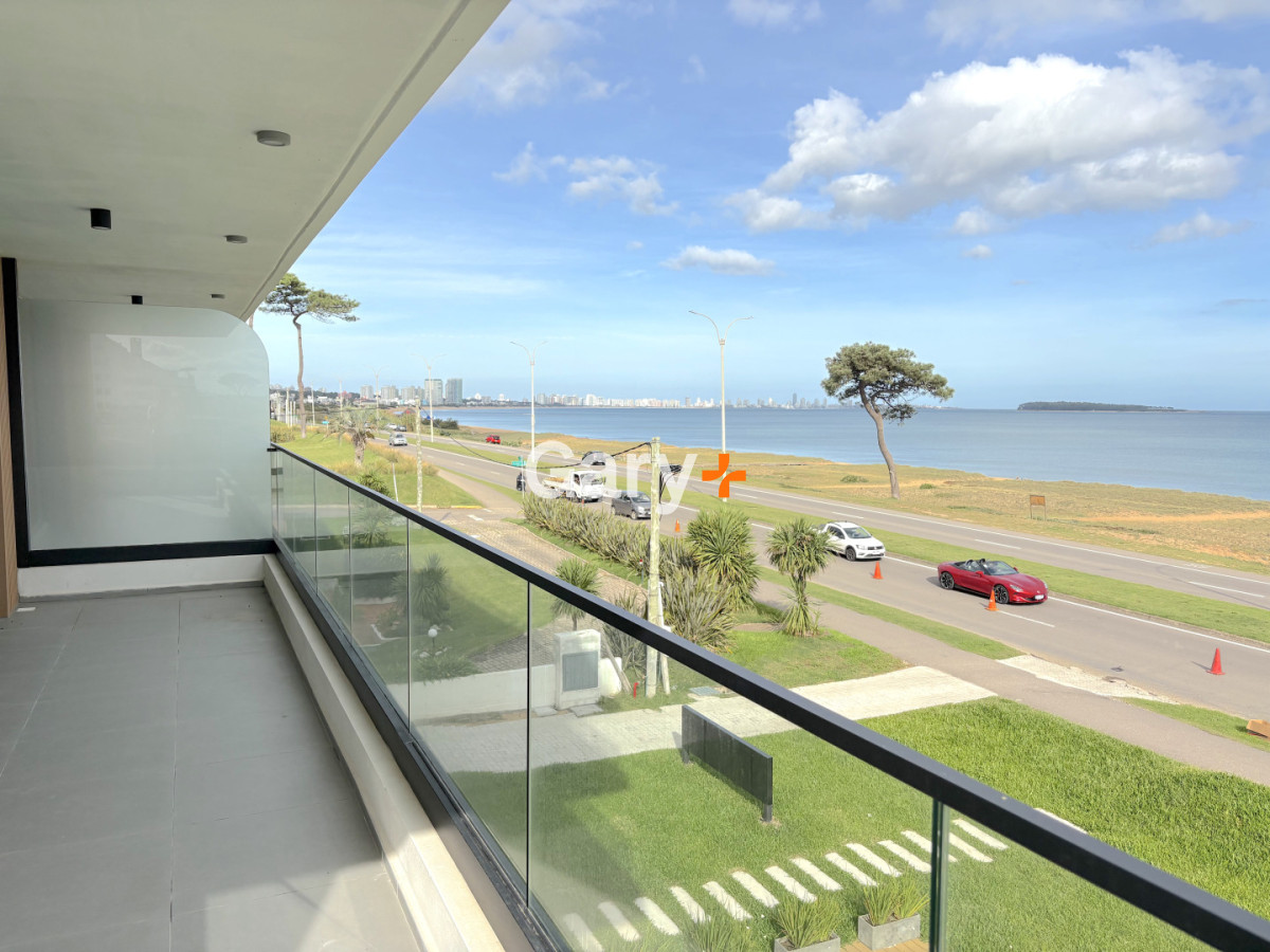 Apartamento ID.27642 - Apartamento en venta frente al mar de 3 dormitorios en suite, Punta del Este 