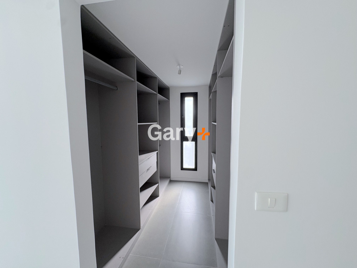 Apartamento ID.27642 - Apartamento en venta frente al mar de 3 dormitorios en suite, Punta del Este 