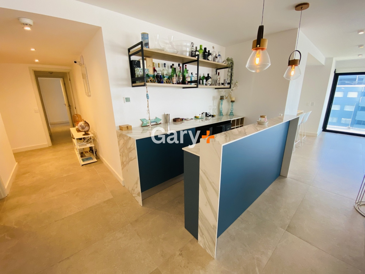 Apartamento ID.27420 - Apartamento en venta de 3 dormitorios en Punta del Este, peninsula frente al mar