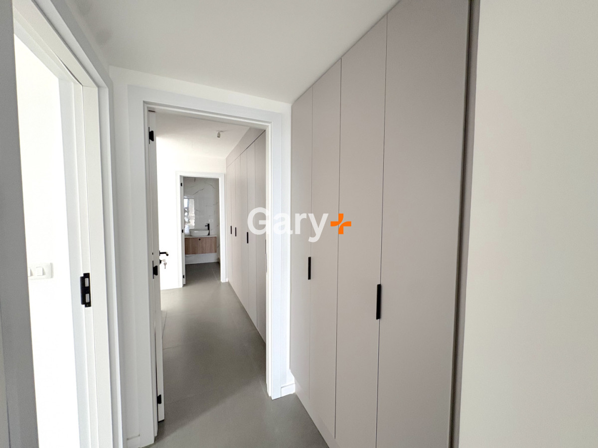 Apartamento ID.27642 - Apartamento en venta frente al mar de 3 dormitorios en suite, Punta del Este 