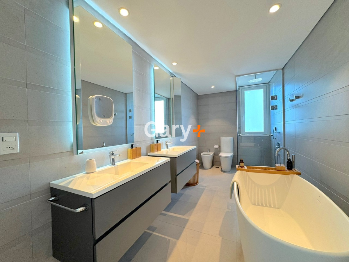 Apartamento ID.28402 - Apartamento 3 dormitorios y dependencia en venta en Punta del Este, Le Parc