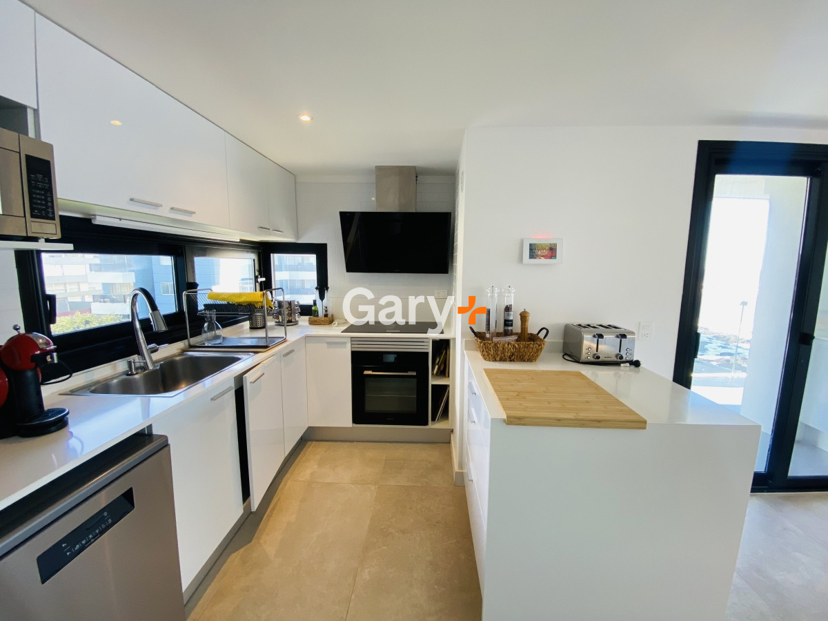 Apartamento ID.27420 - Apartamento en venta de 3 dormitorios en Punta del Este, peninsula frente al mar