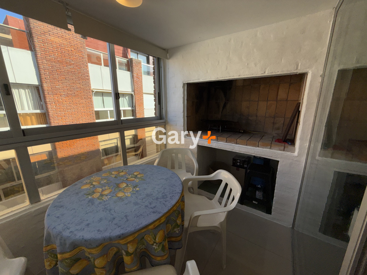 Apartamento ID.708 - Apartamento en venta Playa Mansa frente al mar  2 dormitorios