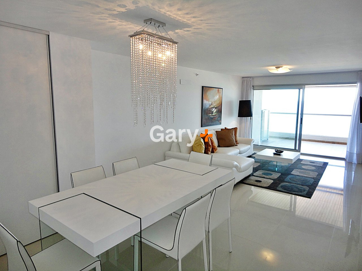 Apartamento ID.17122 - Punta del Este, 3 dormitorios con vista directa al mar