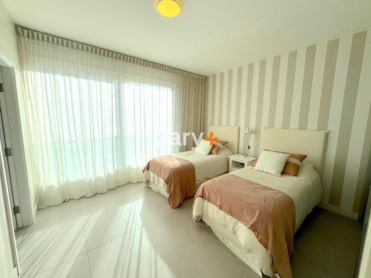 Apartamento ID.28402 - Apartamento 3 dormitorios y dependencia en venta en Punta del Este, Le Parc