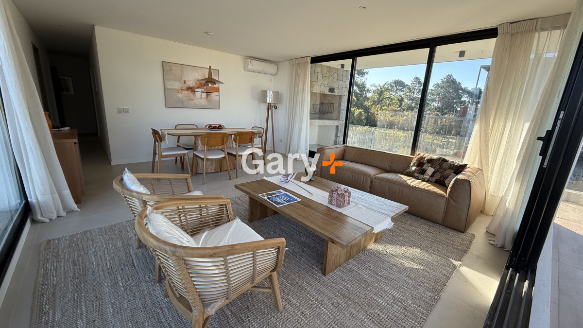 Apartamento ID.28817 - Apartamento en venta de 2 dormitorios y 2 baños, Rincón del Indio, Playa Brava,  Punta del Este.