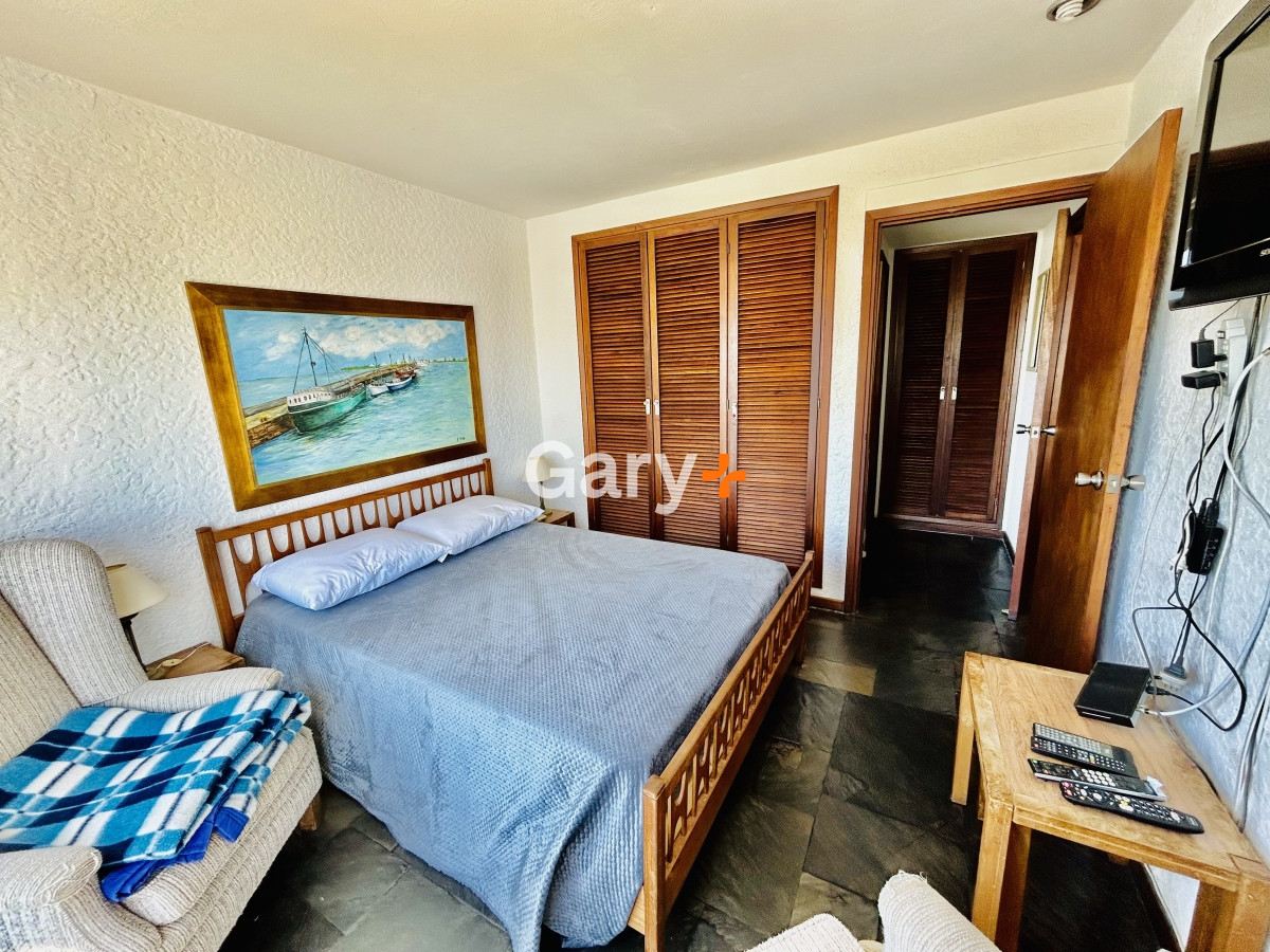 Apartamento ID.27281 - Apartamento de 1 dormitorio en venta frente a playa Brava parada 2.