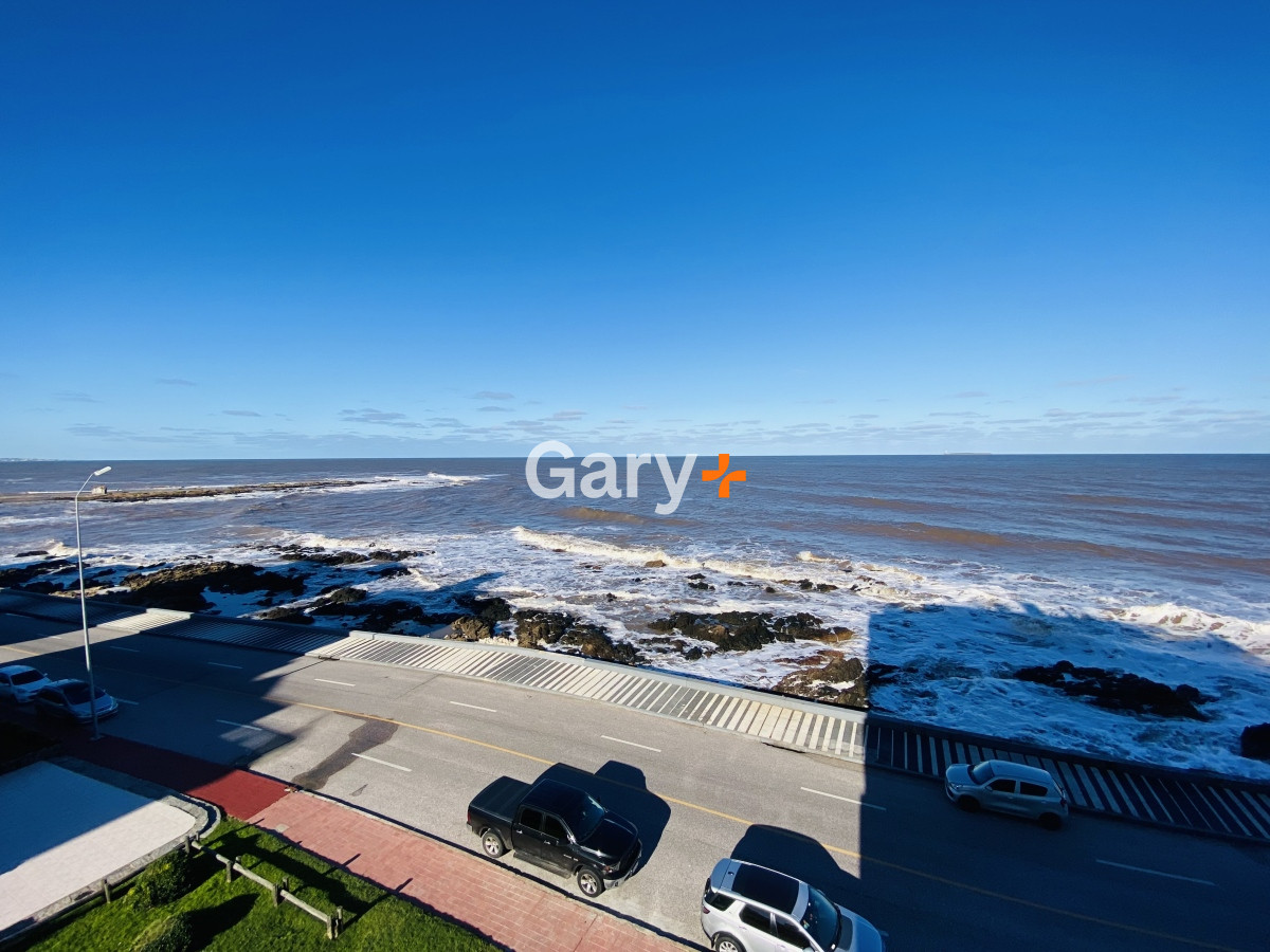 Apartamento ID.27420 - Apartamento en venta de 3 dormitorios en Punta del Este, peninsula frente al mar