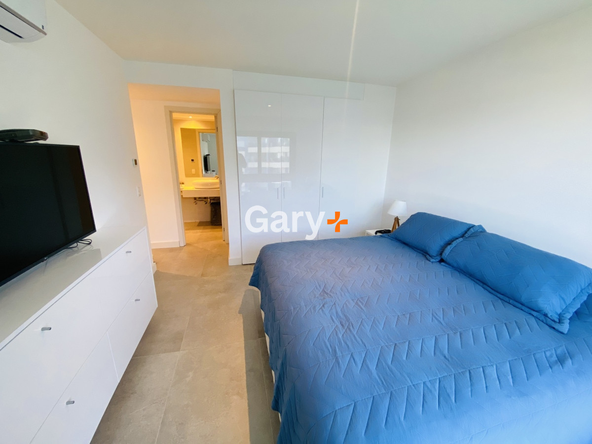 Apartamento ID.27420 - Apartamento en venta de 3 dormitorios en Punta del Este, peninsula frente al mar