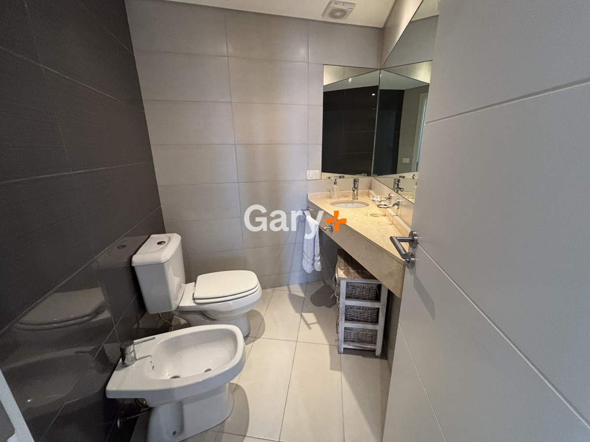 Apartamento ID.3600 - Apartamento en venta y alquiler temporario  3 dormitorios en Playa Brava, Punta del Este