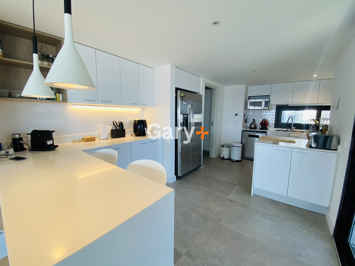 Apartamento ID.27420 - Apartamento en venta de 3 dormitorios en Punta del Este, peninsula frente al mar