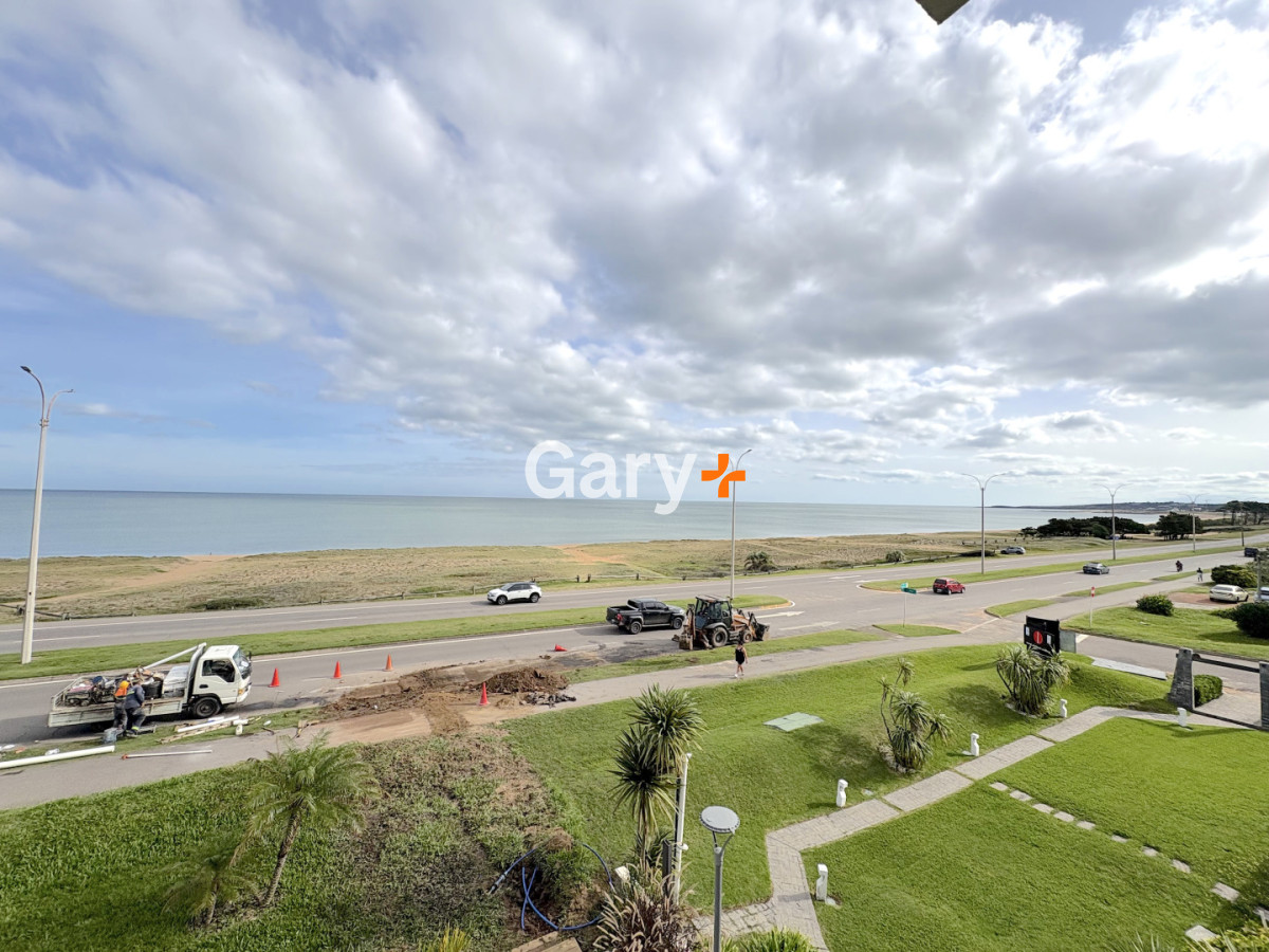 Apartamento ID.27642 - Apartamento en venta frente al mar de 3 dormitorios en suite, Punta del Este 
