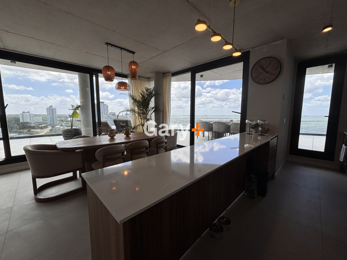 Apartamento ID.27050 - Penthouse de 3 dormitorios en venta, Punta del Este