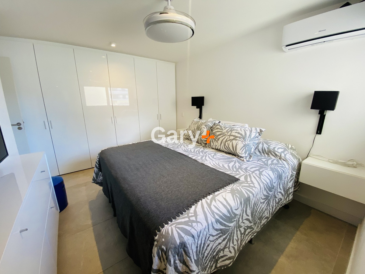 Apartamento ID.27420 - Apartamento en venta de 3 dormitorios en Punta del Este, peninsula frente al mar