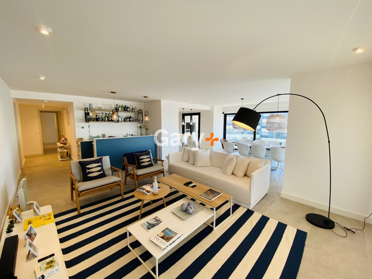 Apartamento ID.27420 - Apartamento en venta de 3 dormitorios en Punta del Este, peninsula frente al mar
