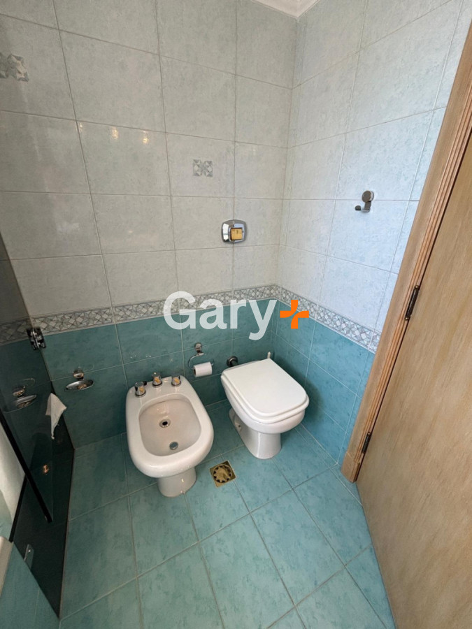 Apartamento ID.11015 - Apartamento en alquiler de 3 dormitorios y dependencia frente al mar en Playa Brava Punta del Este