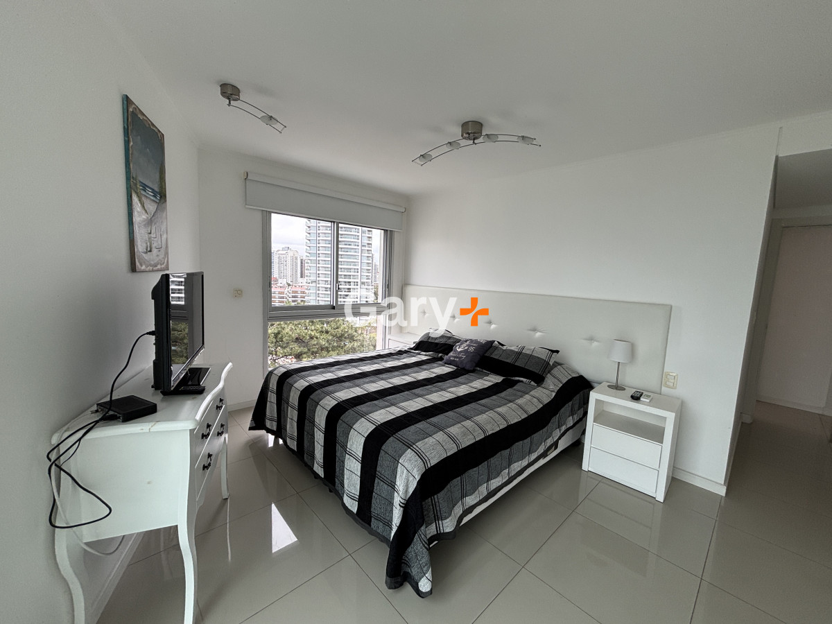 Apartamento ID.3600 - Apartamento en venta y alquiler temporario  3 dormitorios en Playa Brava, Punta del Este