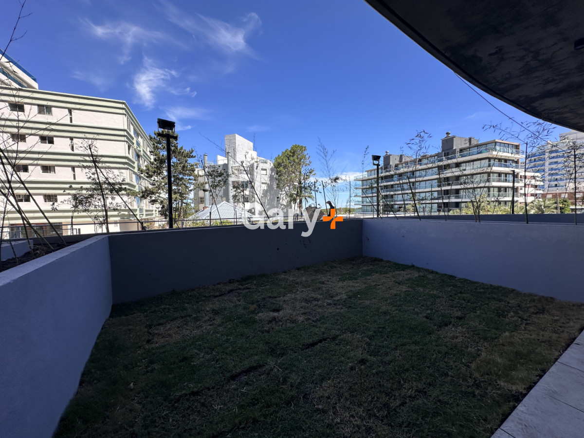 Apartamento ID.26174 - Apartamento de 2 dormitorios en venta, Playa Brava, Punta del Este